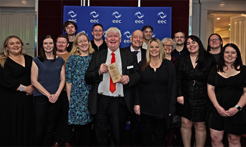 Cr Gagen holding the EEC Award surrounded by staff from Hume City Council, Yarra Energy Foundation, All Electric Homes and Enviroflex